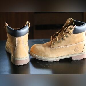 Brand new Timberland lace up boots